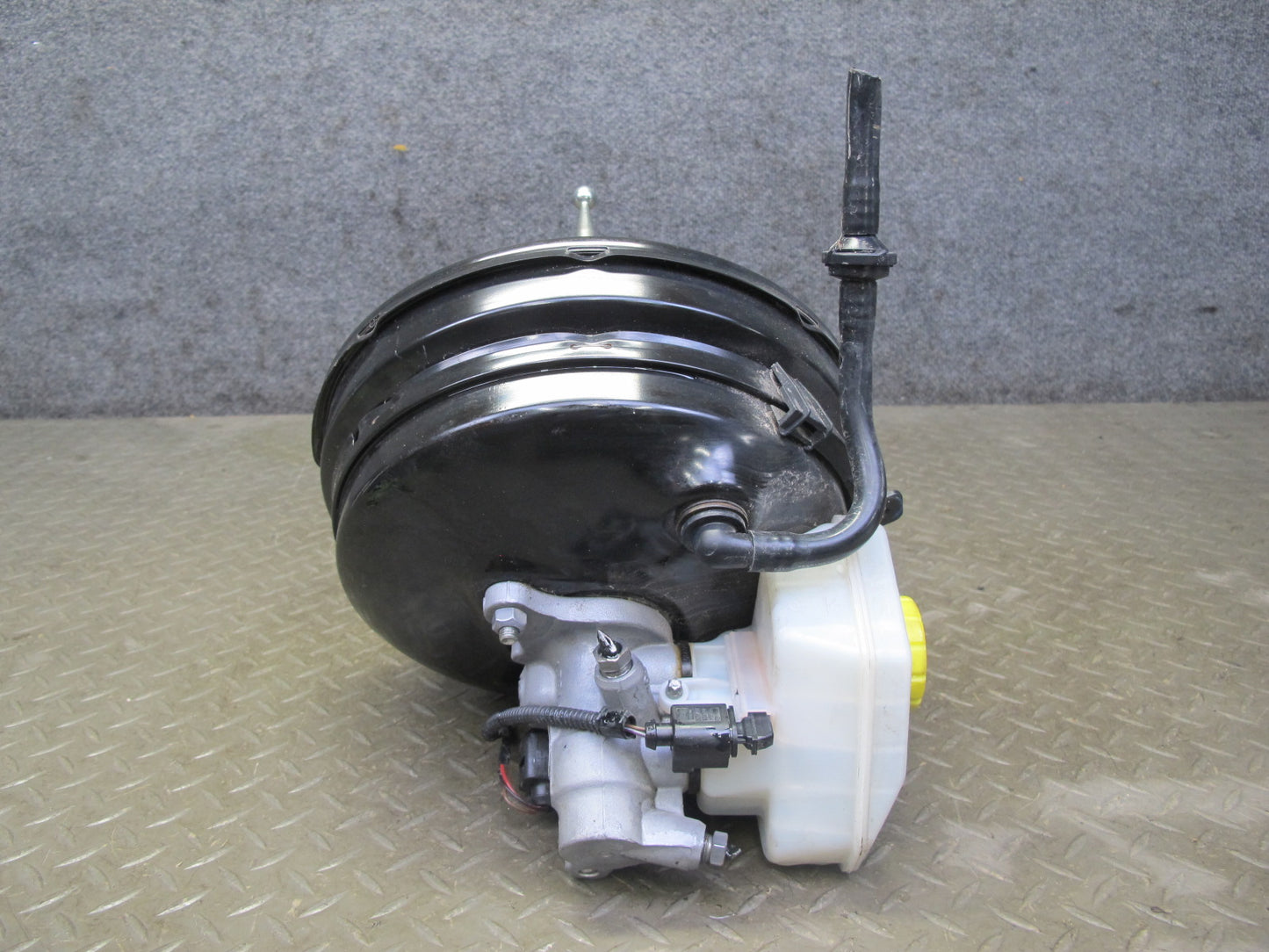 2011-2014 Porsche Cayenne S 958 Brake Booster W/ Master Cylinder & Reservoir