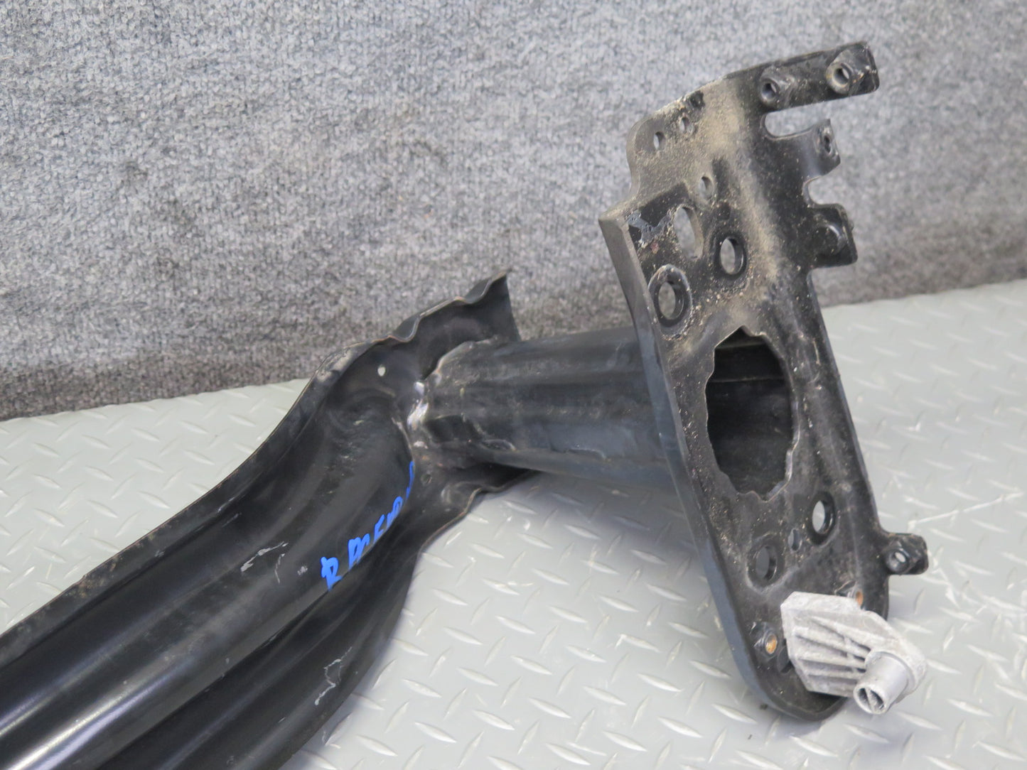 2011-2018 Porsche Cayenne 958 Front Bumper Reinforcement Impact Bar