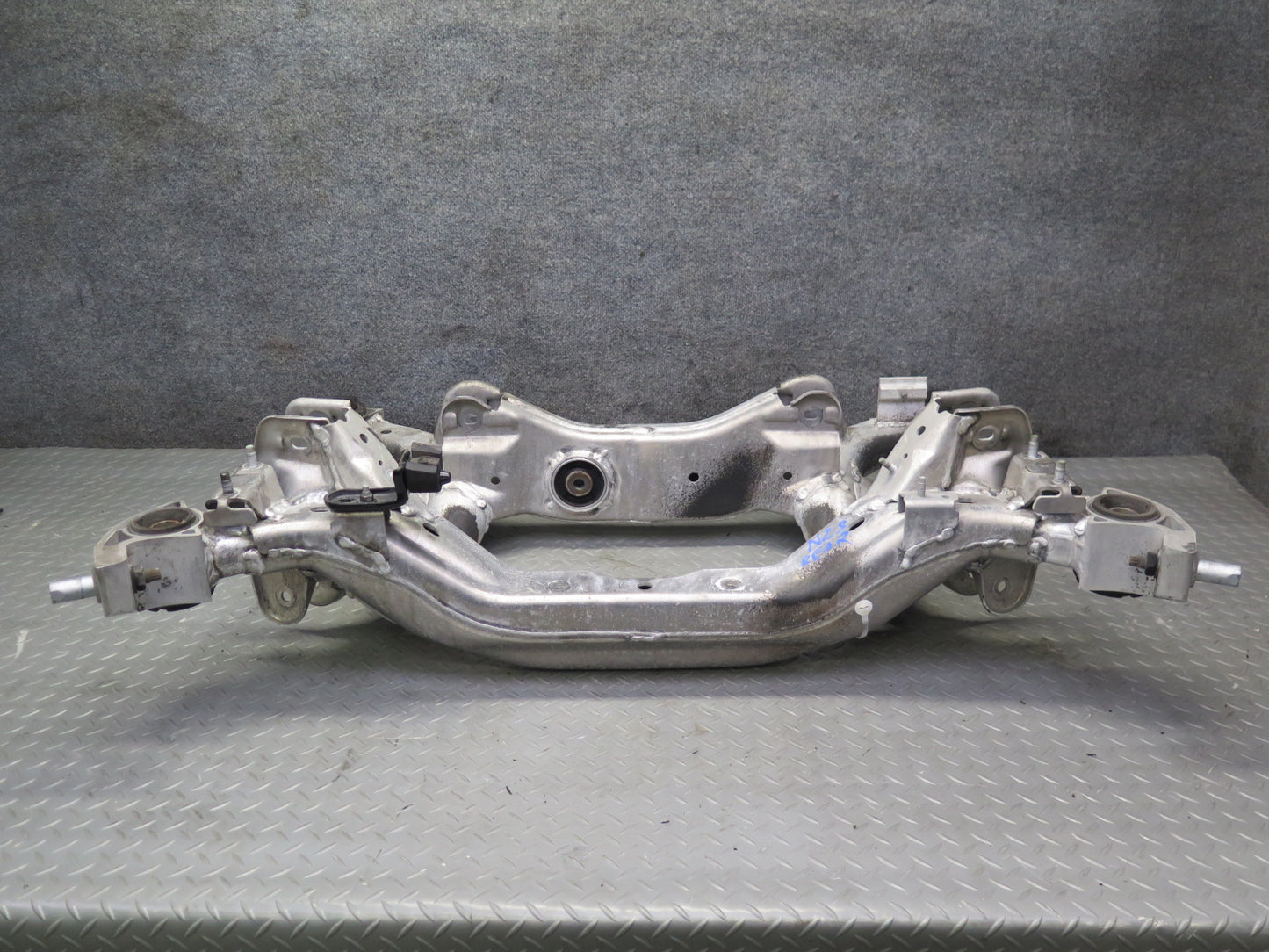 04-06 Nissan Z33 350Z Conv Rear Suspension Subframe Crossmember Carrier 68K OEM