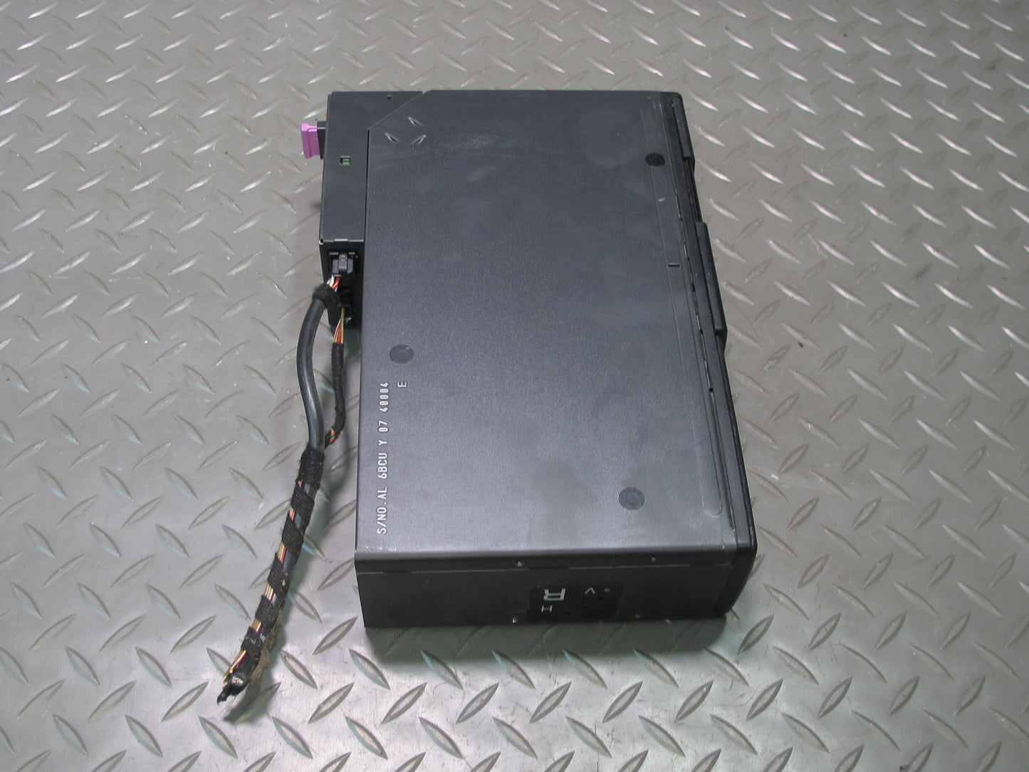 01-03 BMW E46 330Ci CD Changer Player NO Magazine 469404 OEM