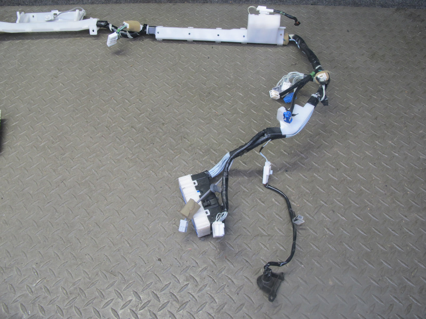 2006-2007 Lexus UZJ100L LX470 Under Dash Wire Wiring Harness 82792-60172