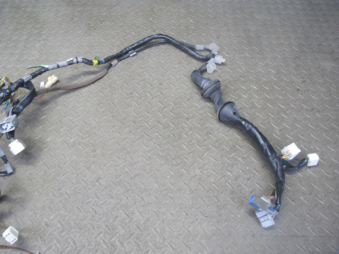2006-2007 Lexus UZJ100L LX470 Front Right Door Wire Wiring Harness 82151-60570