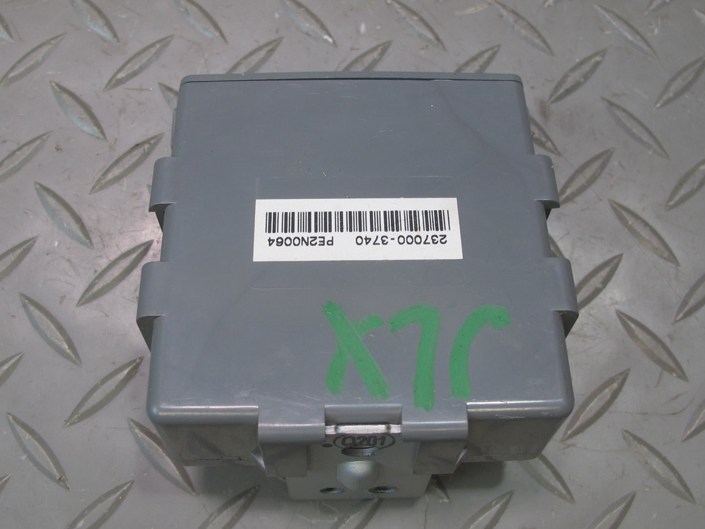 2003-2007 Lexus UZJ100L LX470 Theft Locking Computer Control Module 89730-60050