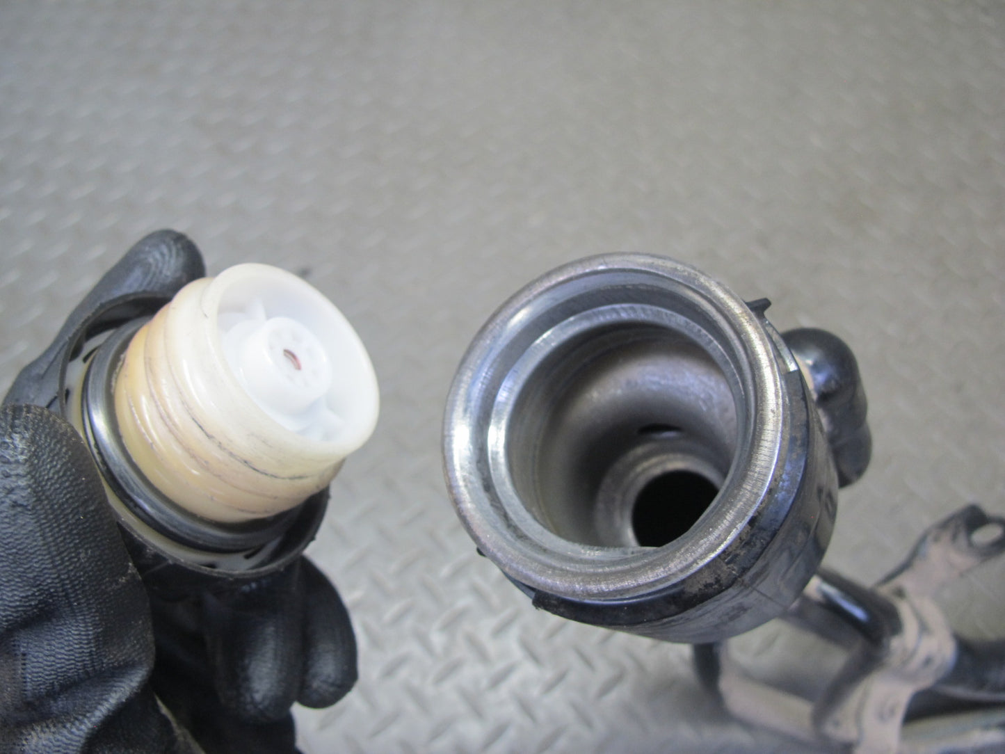 2006-2007 Lexus UZJ100L LX470 Fuel Tank Filler Neck Pipe