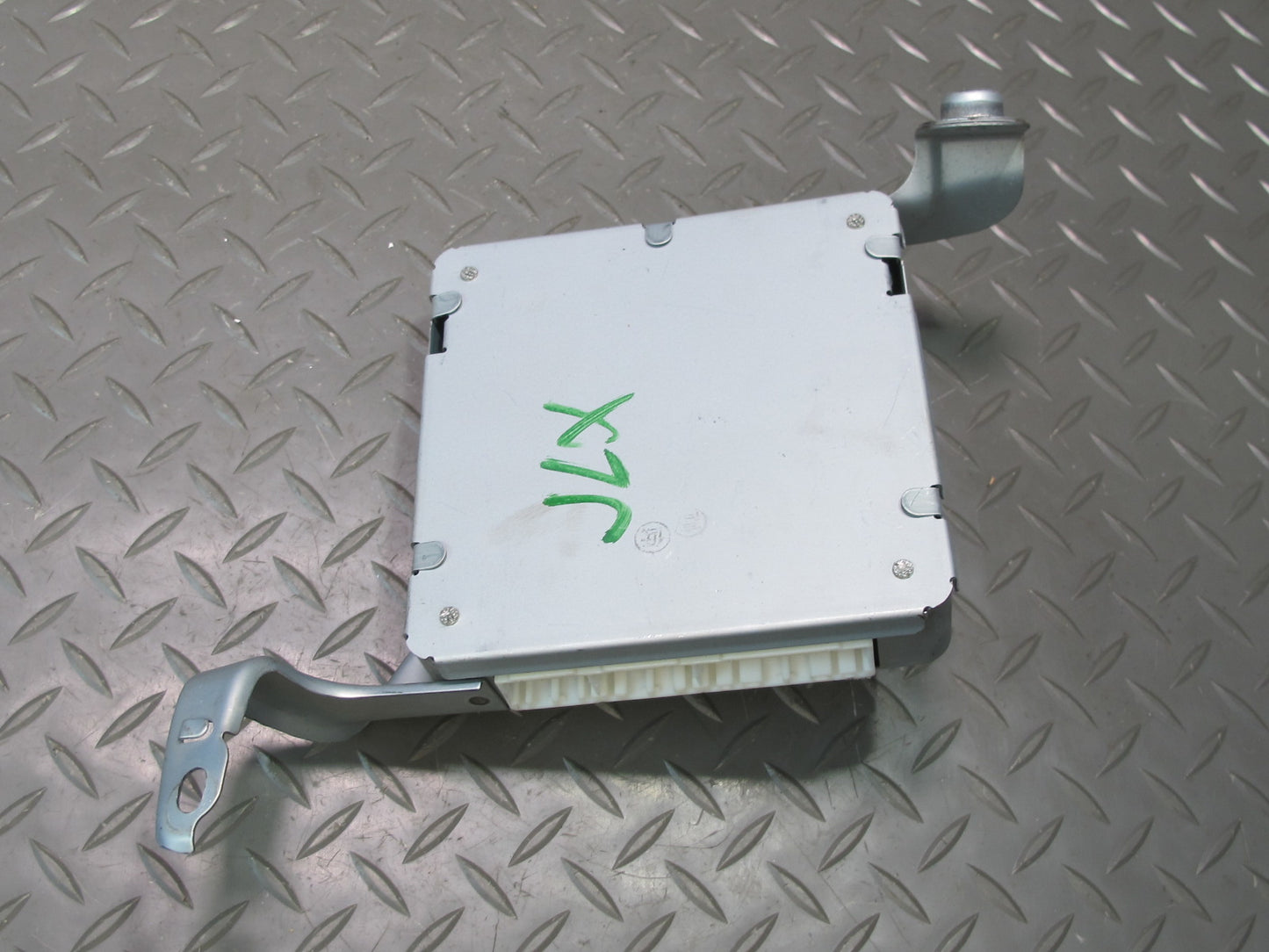 2003-2007 Lexus UZJ100L LX470 Suspension Control Computer Module 89290-60040