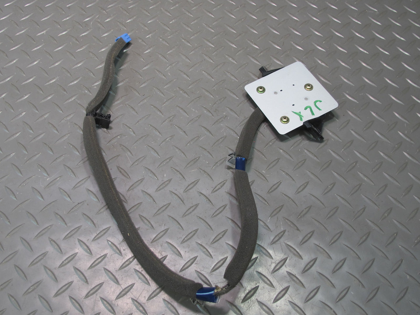 2006-2007 Lexus UZJ100L LX470 GPS Navigation Antenna 86860-0W100