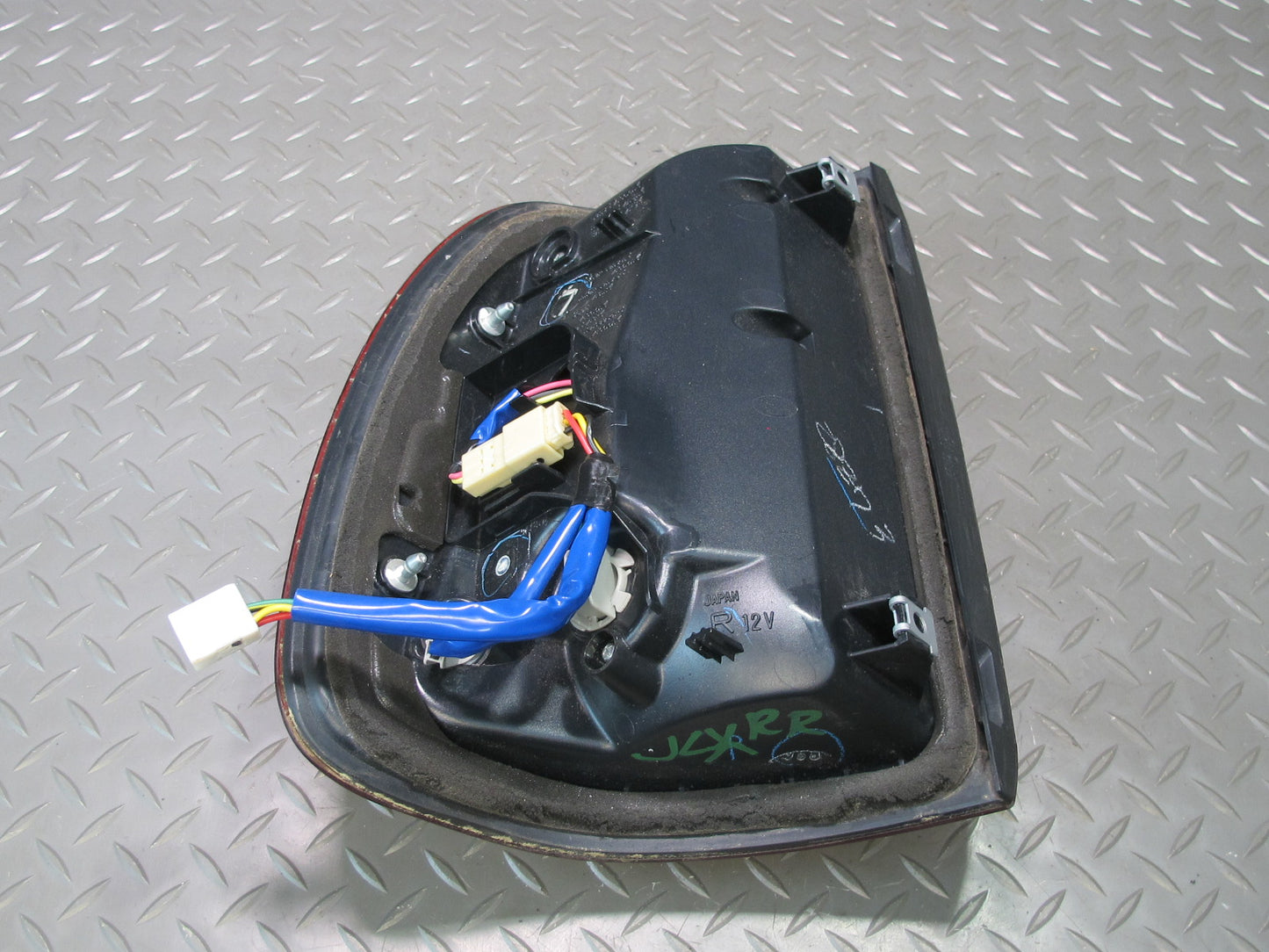 2006-2007 Lexus UZJ100L LX470 Rear Right Outer Tail Light Lamp