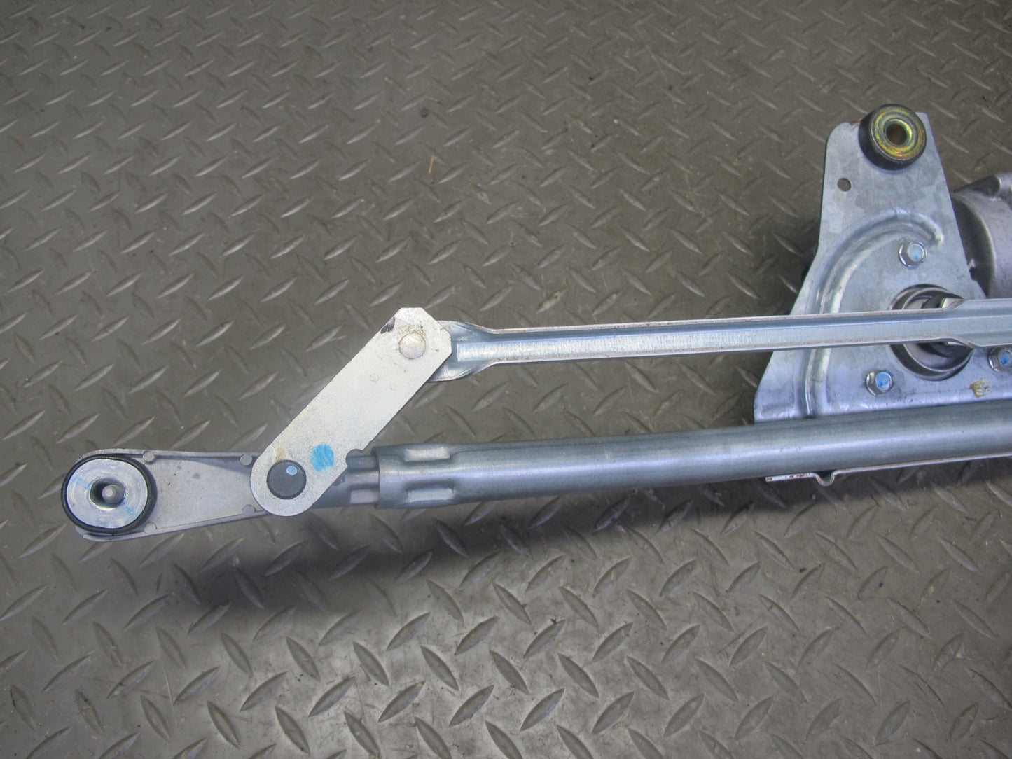 06-08 Pontiac Solstice Windshield Wiper Transmission Linkage w Motor OEM