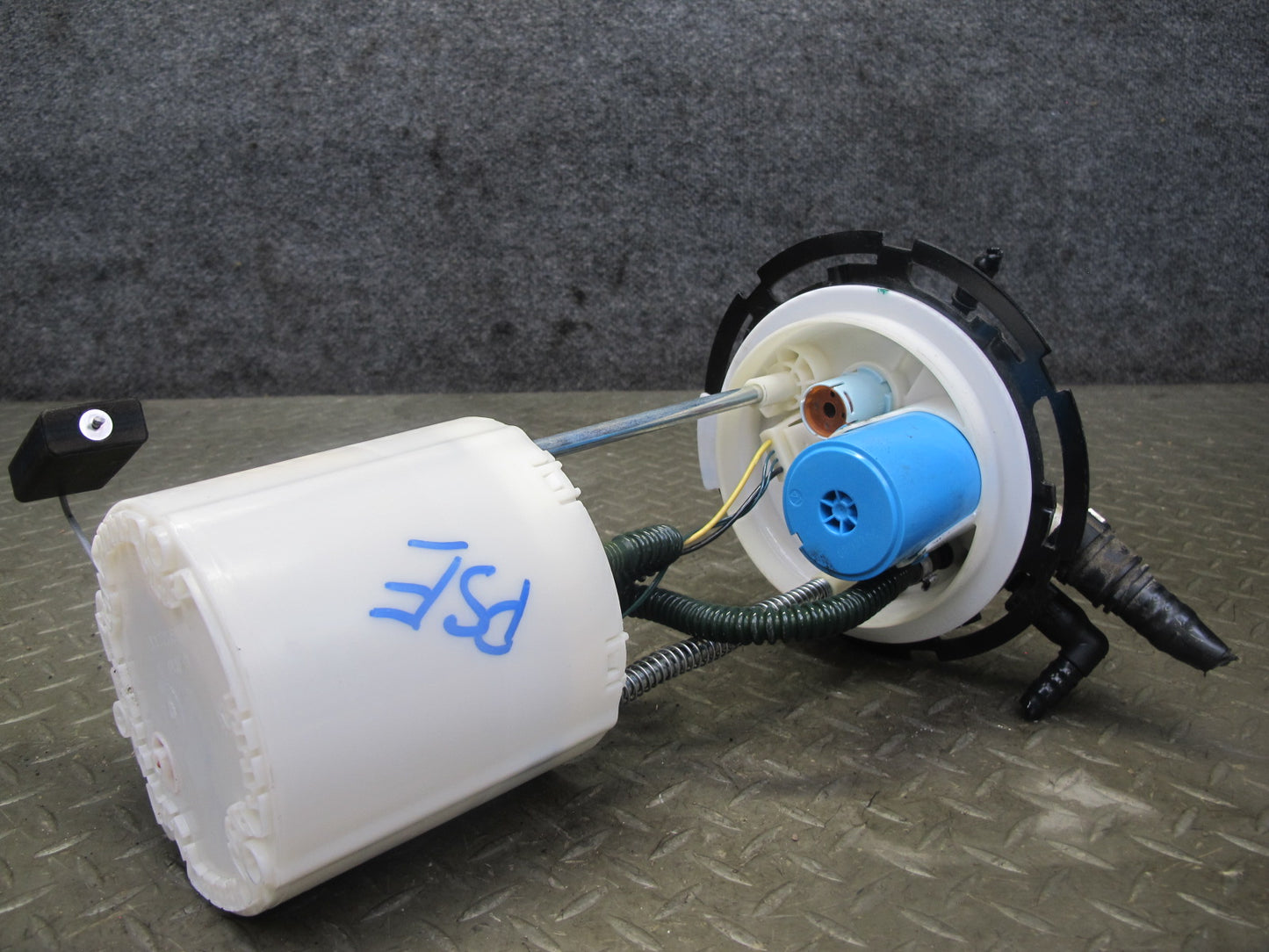 06-07 Pontiac Solstice Saturn SKY 2.4L Fuel Pump Level Sensor Assembly 20K OEM