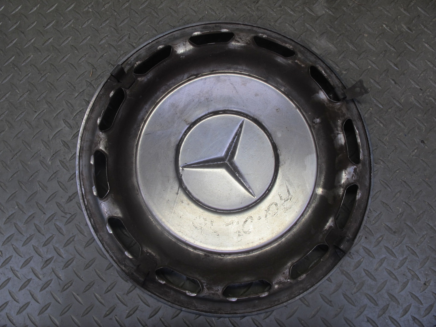 74-85 Mercedes W123 Set of 4 R14 14" Hubcaps Hub Cap Wheel Cover Blue OEM