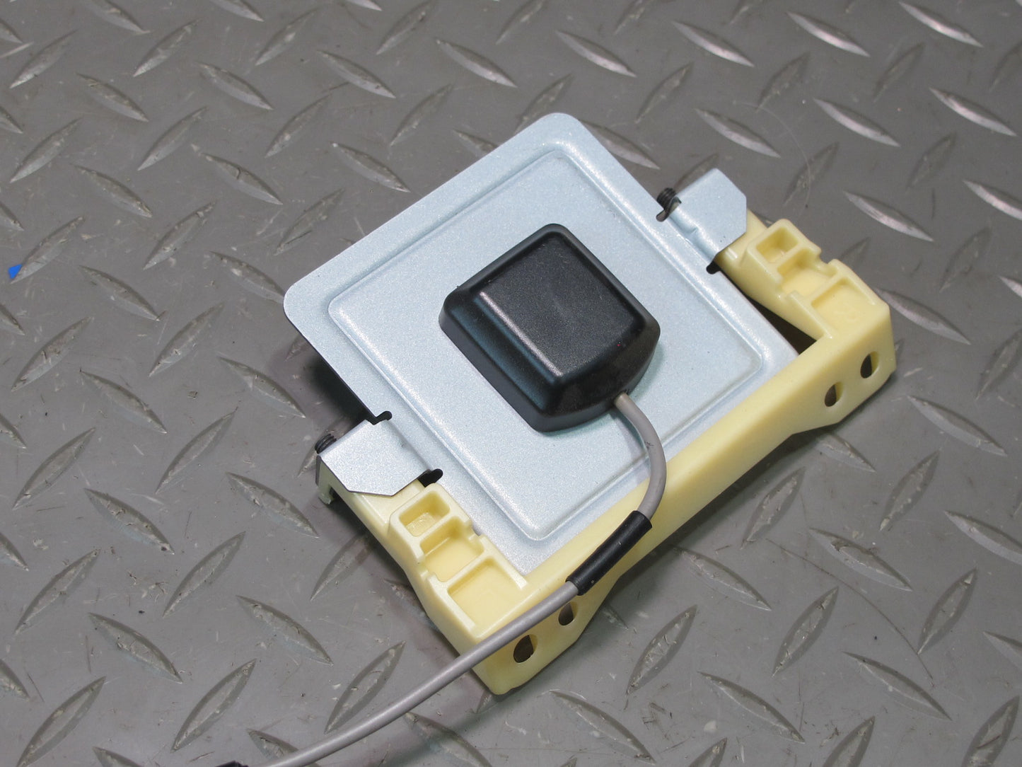 2003-2007 Lexus J100 LX470 Navigation Antenna Control Module 86860-60080