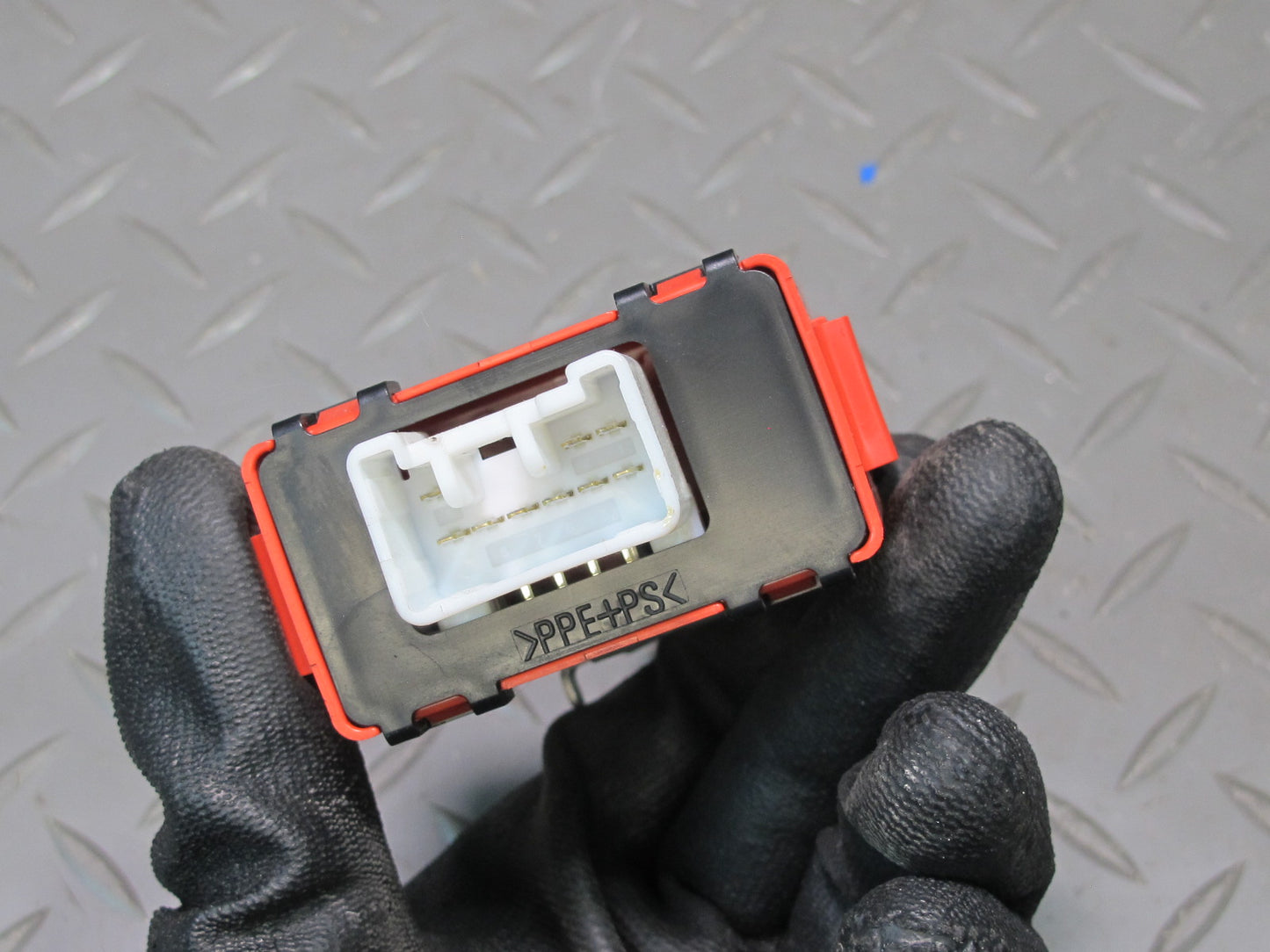 2003-2007 Lexus UZJ100L LX470 Towing Converter Computer Control Module