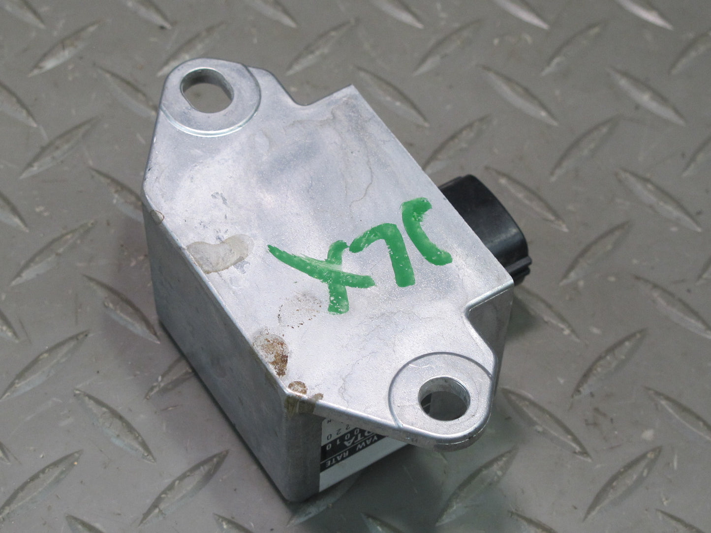 2003-2007 Lexus UZJ100L LX470 Stability YAW Rate Sensor Control Module Unit