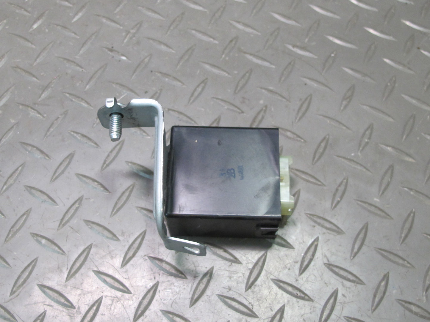 2003-2007 Lexus UZJ100L LX470 Transmission Relay Control Module 89531-60050