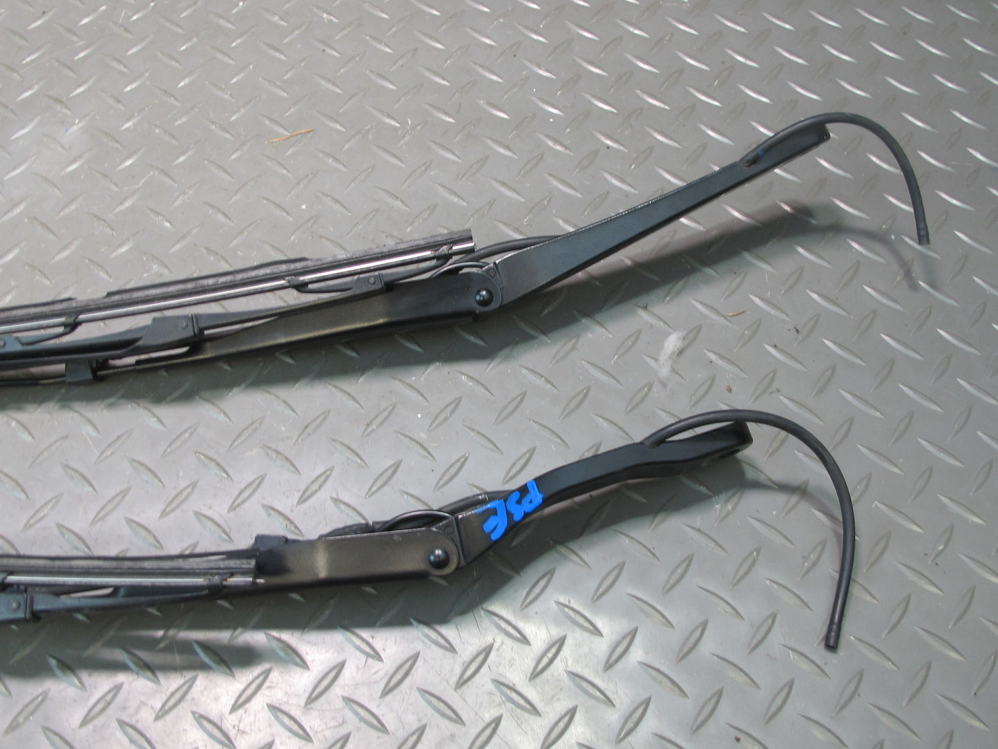 06-10 Pontiac Solstice Saturn SKY Set of 2 Front Left & Right Wiper Arm OEM