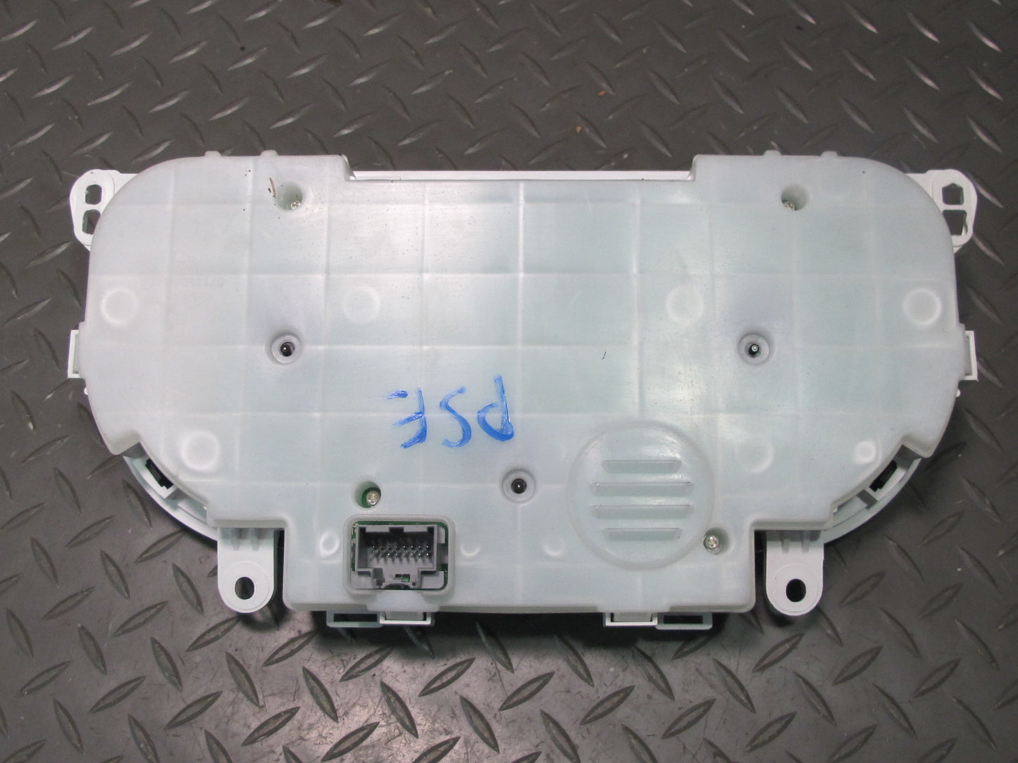 06-09 Pontiac Solstice 2.4L A/T Instrument Cluster Gauge Speedometer OEM