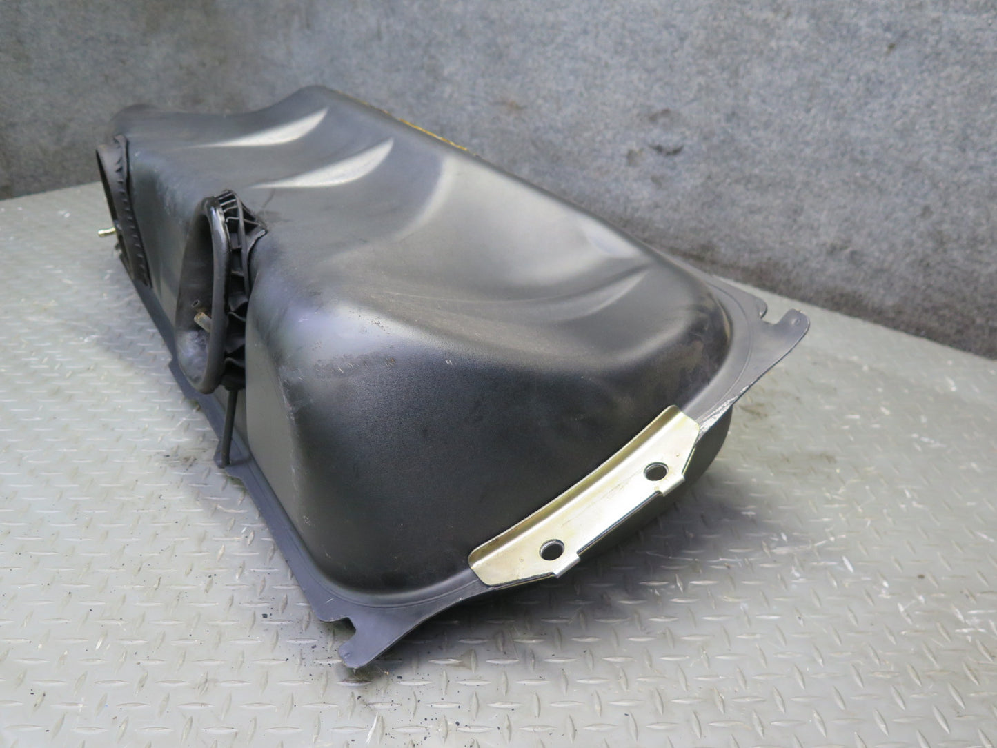 82-85 Mercedes W123 300D 240D Diesel Sedan Fuel Tank Unit w Cap OEM