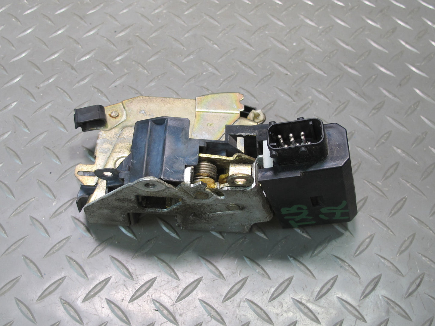 94-99 BMW E36 328iC Coupe Convertible Right Door Lock Latch Actuator OEM