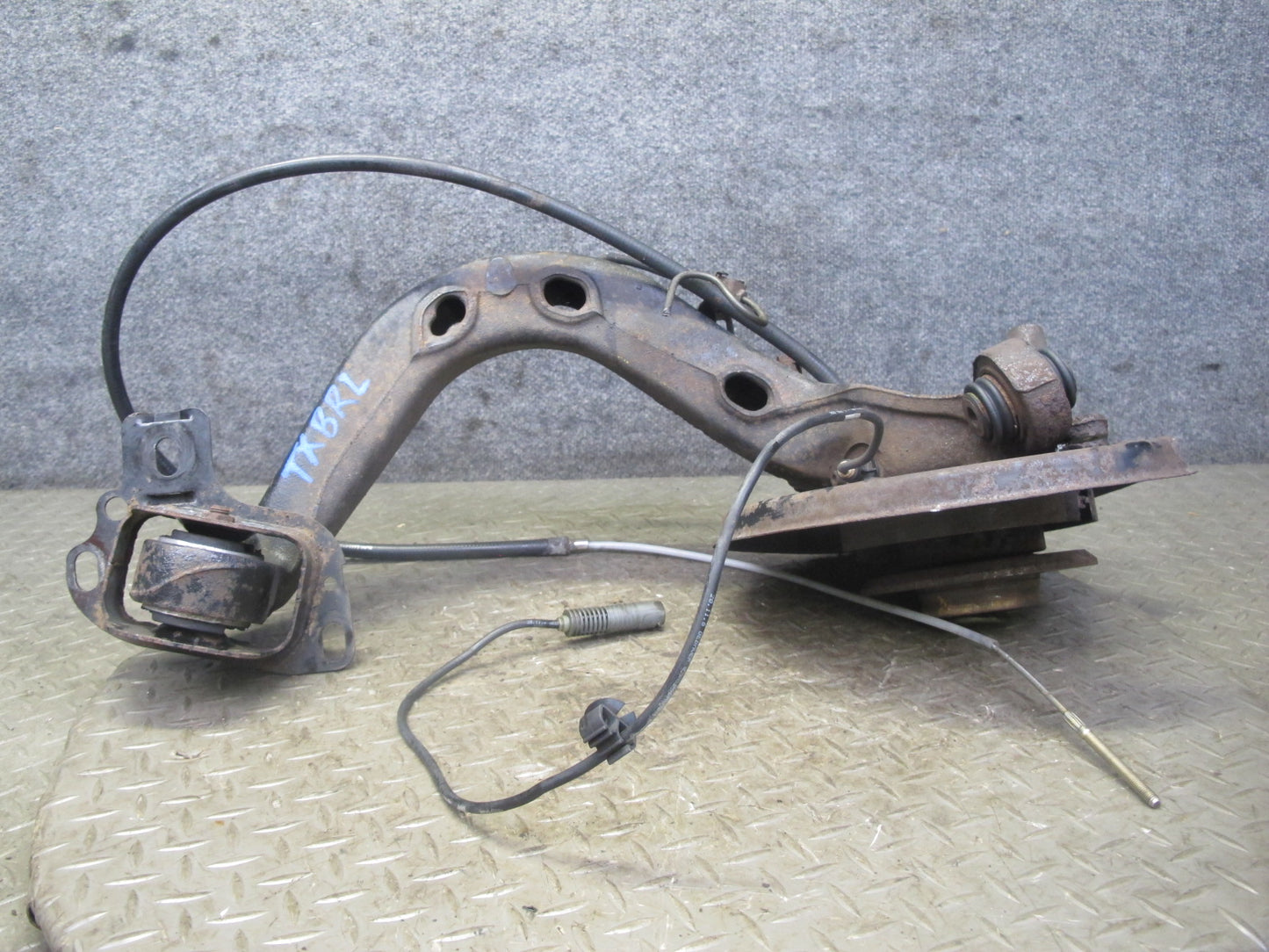 96-97 BMW E36 328iC Convertible RWD Rear Left Trailing Arm Knuckle Wheel Hub OEM