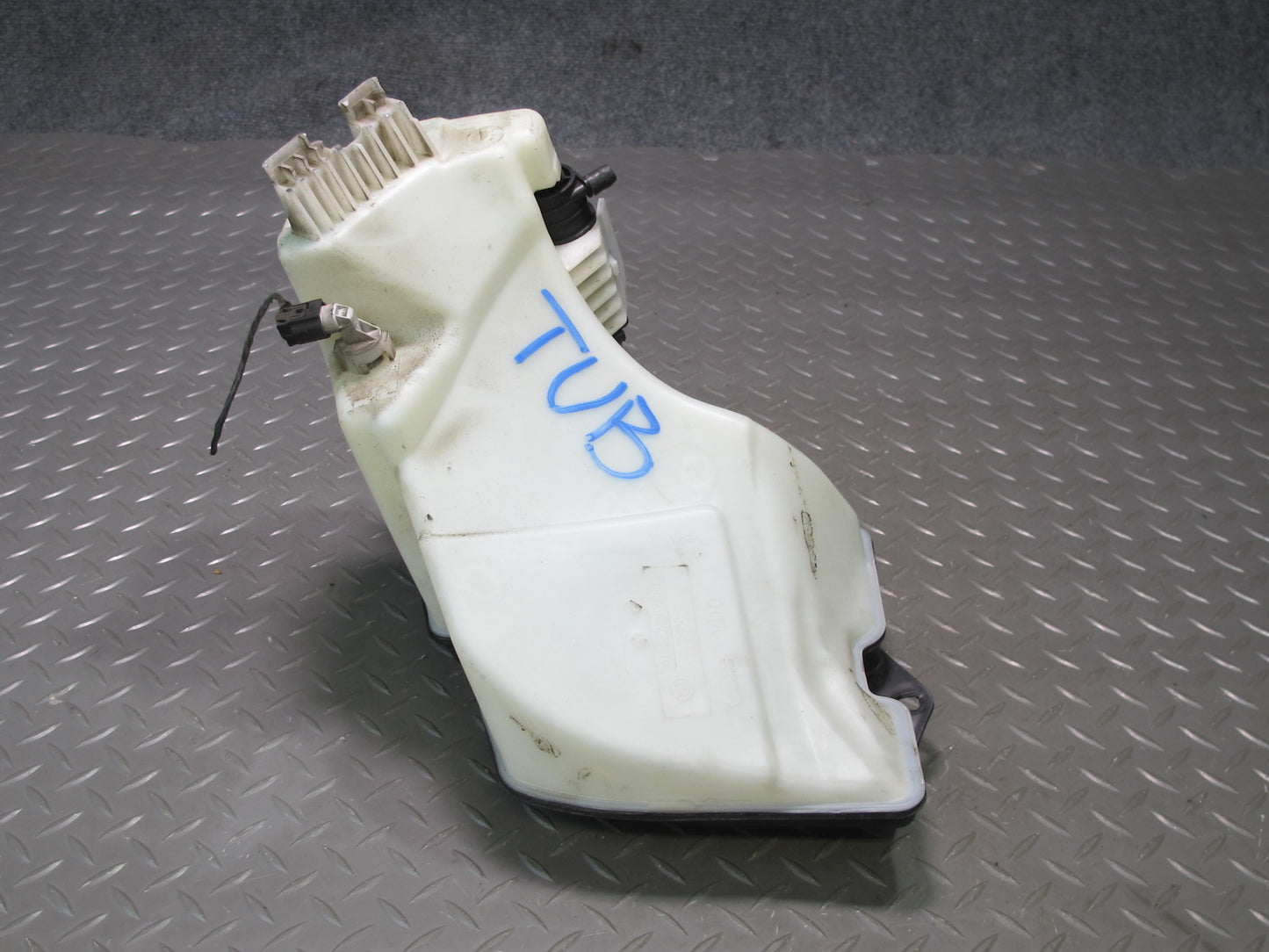 01-06 BMW E46 330CI Windshield Washer Fluid Reservoir Tank w Pump 7007970 OEM