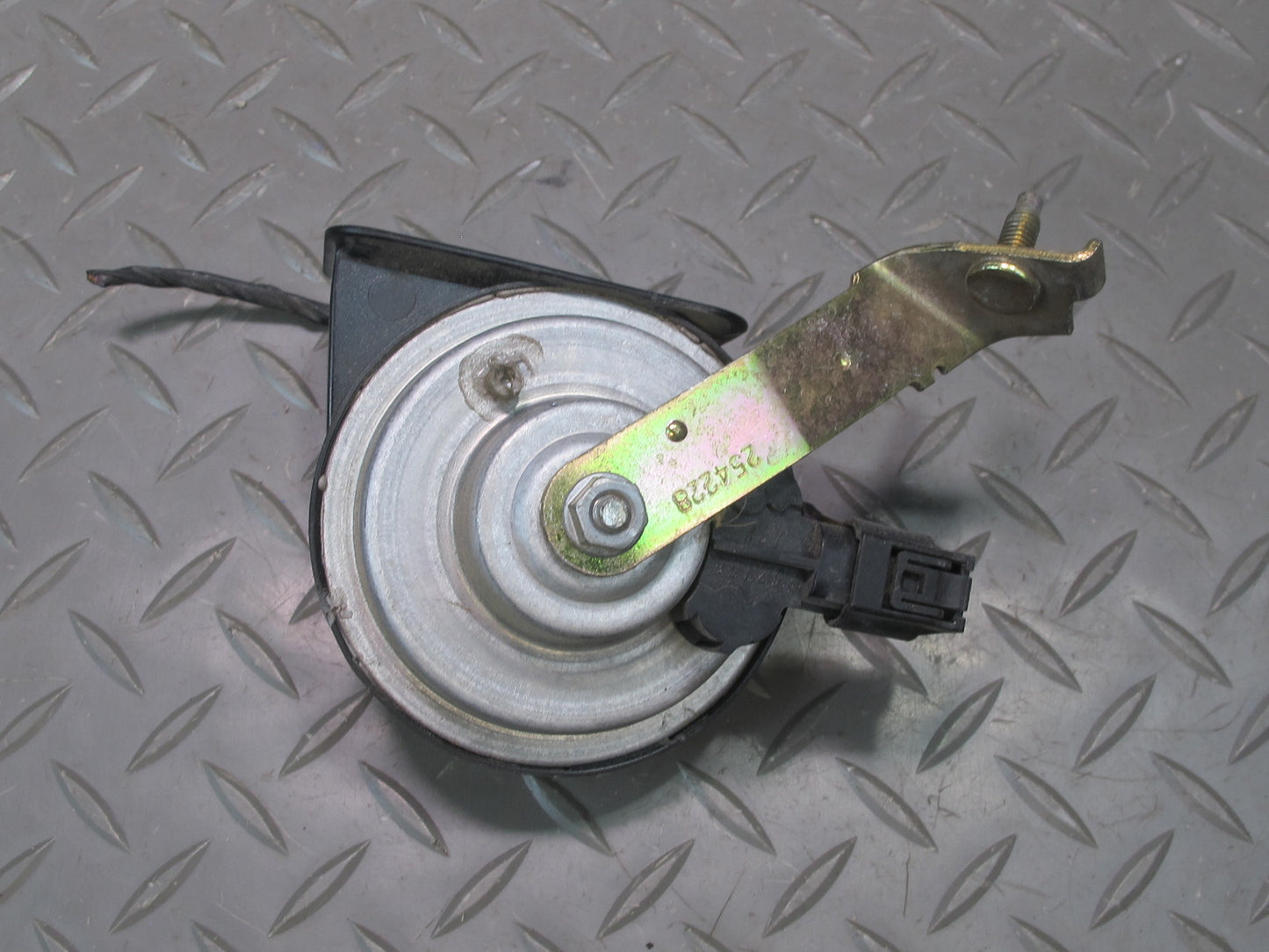 01-06 BMW E46 325CI 330CI Set of 2 High & Low Tone Note Pitch Horn Signal OEM