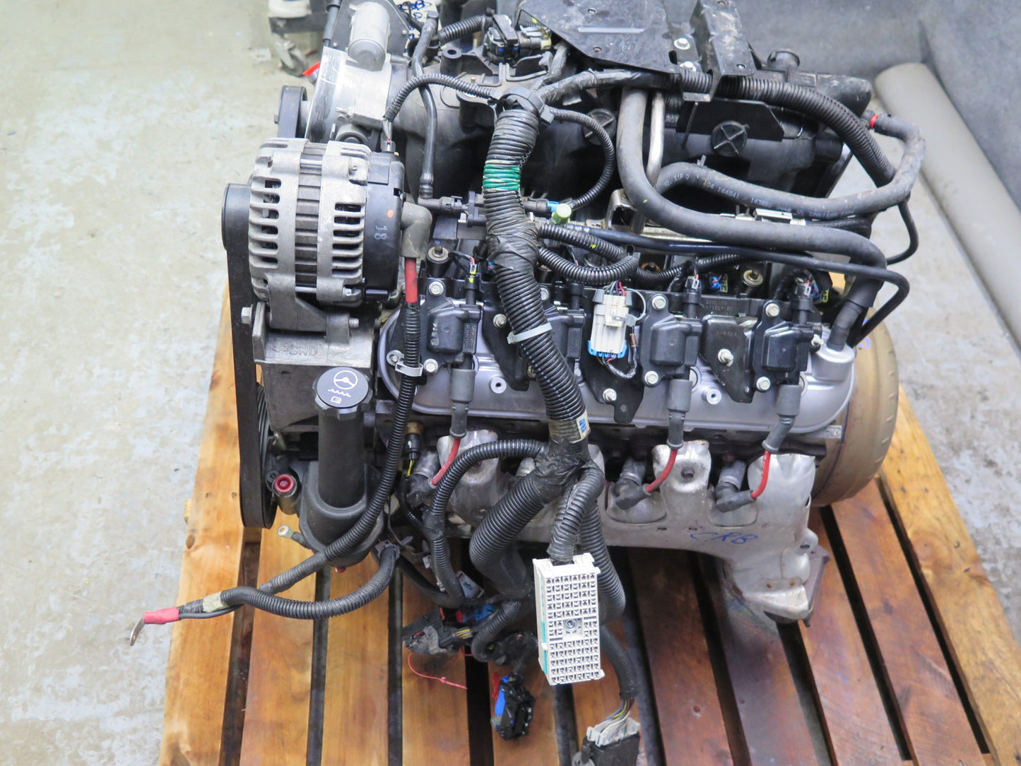 05-06 Chevrolet SSR 6.0L LS2 RWD Engine Motor w Torque Converter Assembly OEM