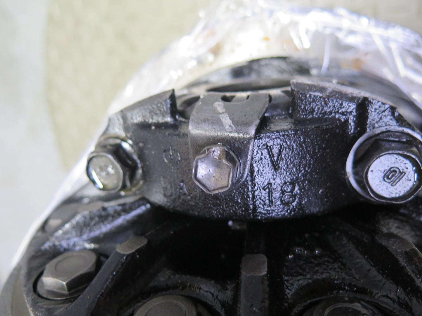 2003-2007 Lexus J100 LX470 4WD Rear Differential Axle Carrier 4.10 Ratio