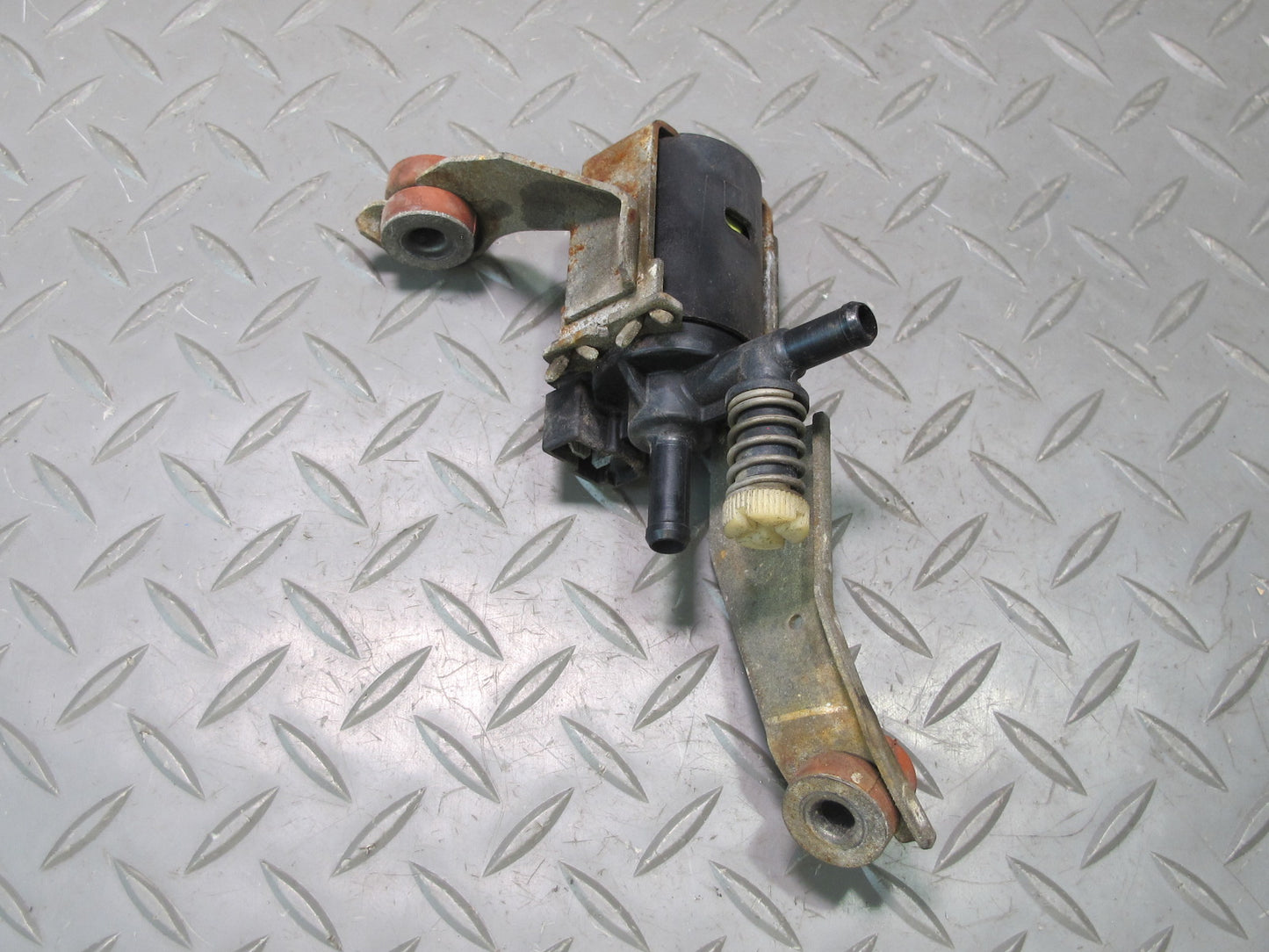 85-89 Toyota MR2 AW15 4AGELC NA Vacuum Switching Solenoid 084600-5551 OEM