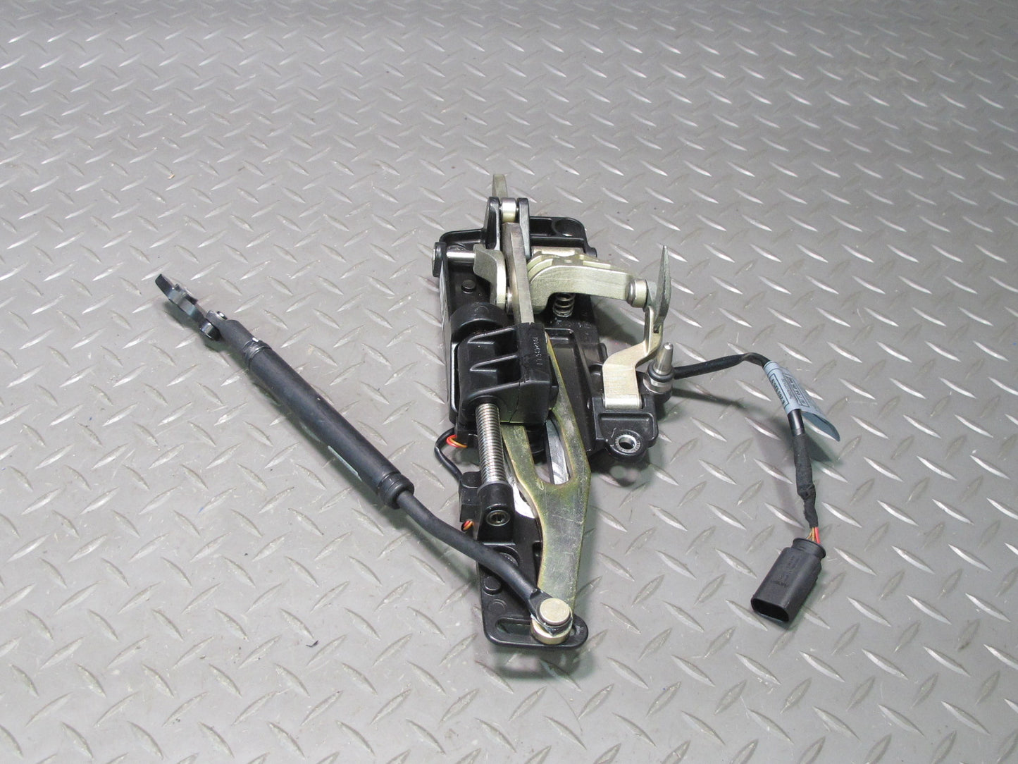 01-06 BMW E46 330ci Convertible T Left & Righ Soft TOP Roof Lock Latch Set OEM
