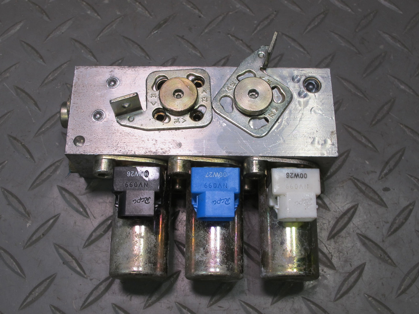 01-06 BMW E46 330Ci Convertible TOP Roof Hydraulic Valve Control Block OEM