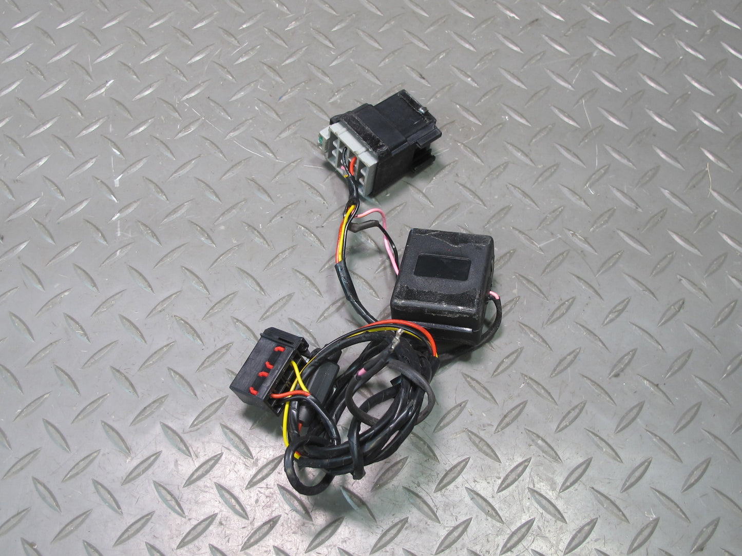 2009-2014 Cadillac Escalade Relay Block Harness Assembly