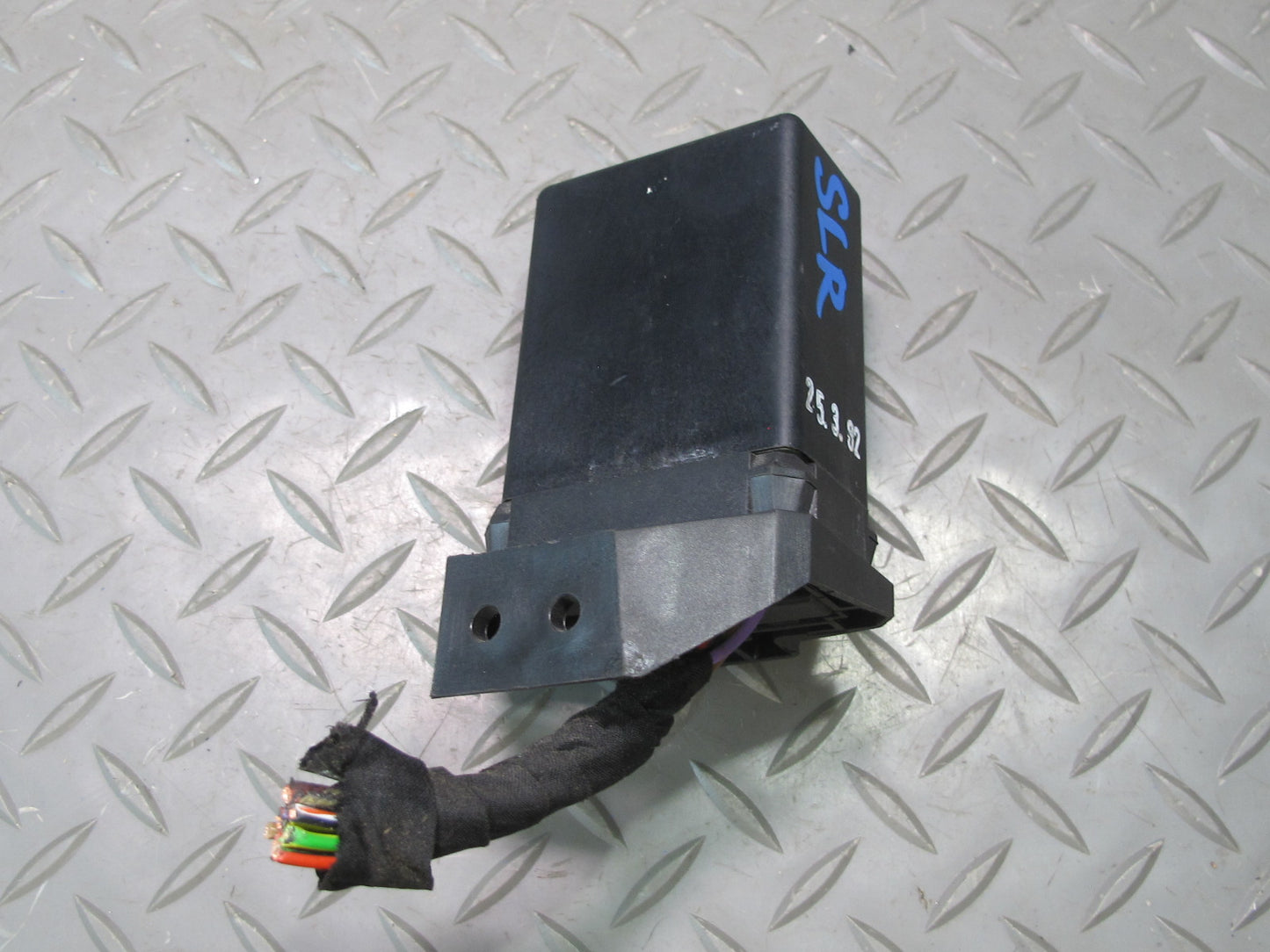 81-85 Mercedes R107 380SL Fuel Pump Relay Module Unit 0015453605 OEM