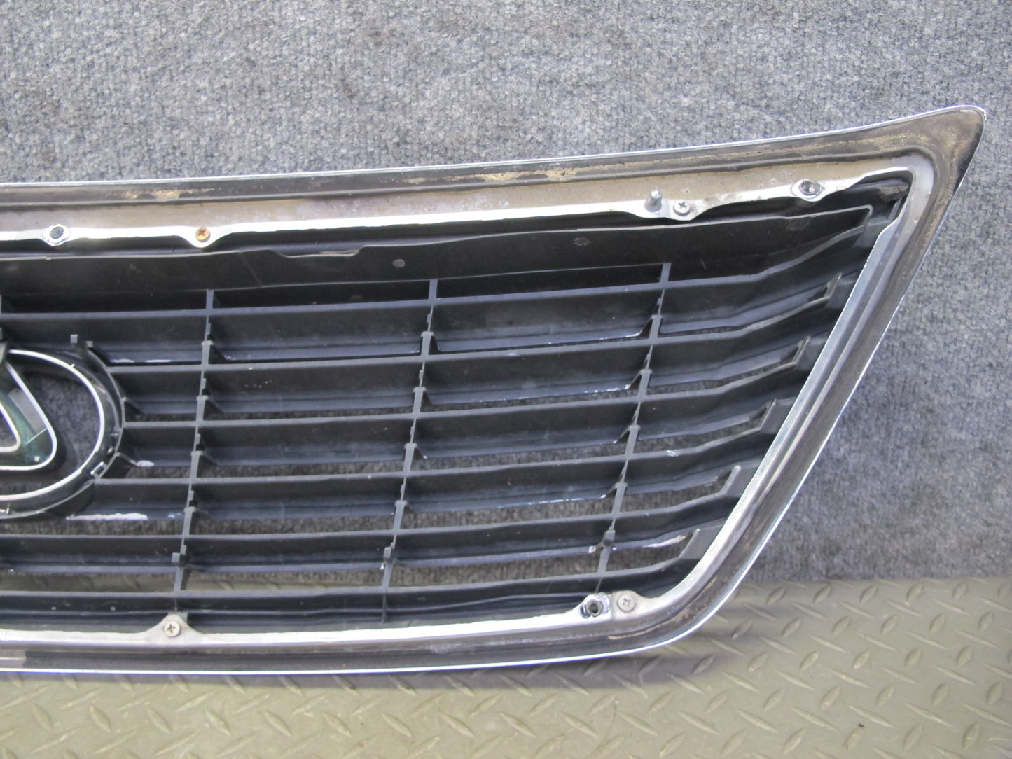 04-06 Lexus UCF30L LS430 Front Upper Hood Chrome Grille w Emblem OEM