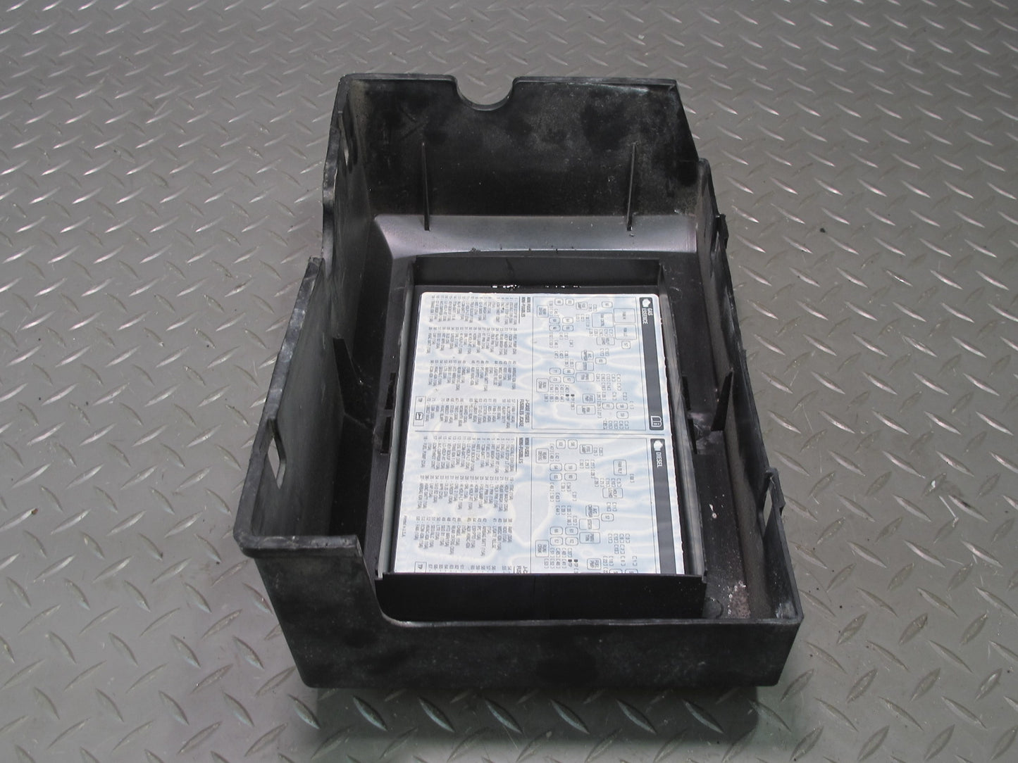 2007-2014 Cadillac Escalade Fuse Relay Box Lid Cover 25815385