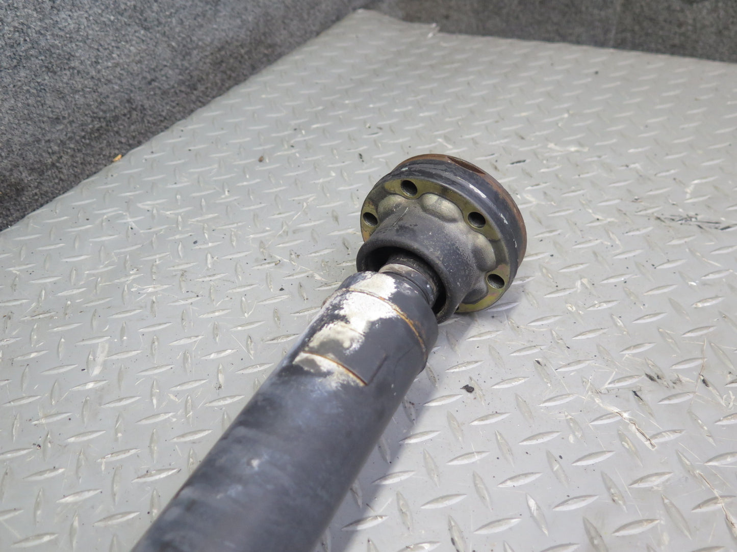 01-06 BMW E46 330Ci 330i A/T Rear Driveshaft Drive Shaft 7505211 OEM