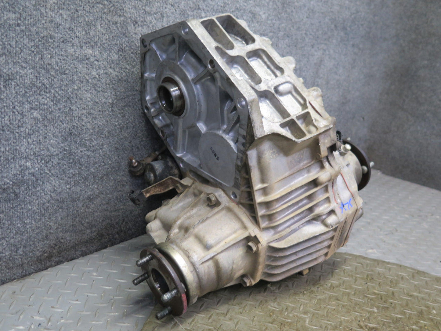 2006-2007 Lexus UZJ100L LX470 Transmission Transfer Case Box w Motor