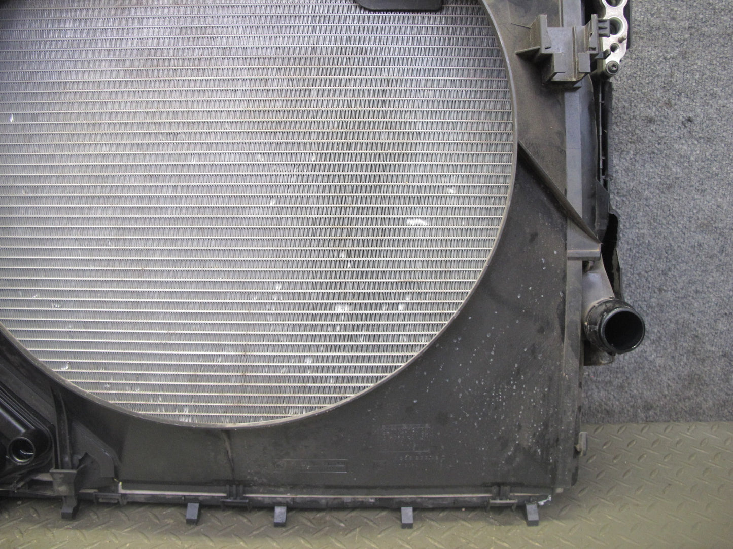 03-06 BMW E46 330Ci M54 A/T Engine Radiator A/C Condenser Oil Cooler Shroud Set