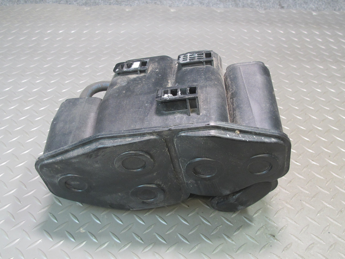 05-11 Mercedes R171 Slk-class Fuel Evap Vapor Charcoal Canister 1714700259 OEM