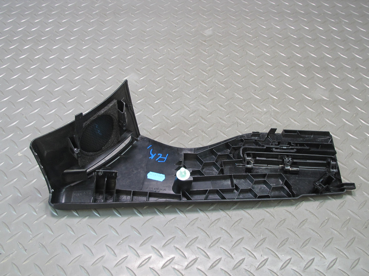 05-08 Mercedes R171 Slk-class Set of 2 Front Seat Belt Trim Cover Panel OEM