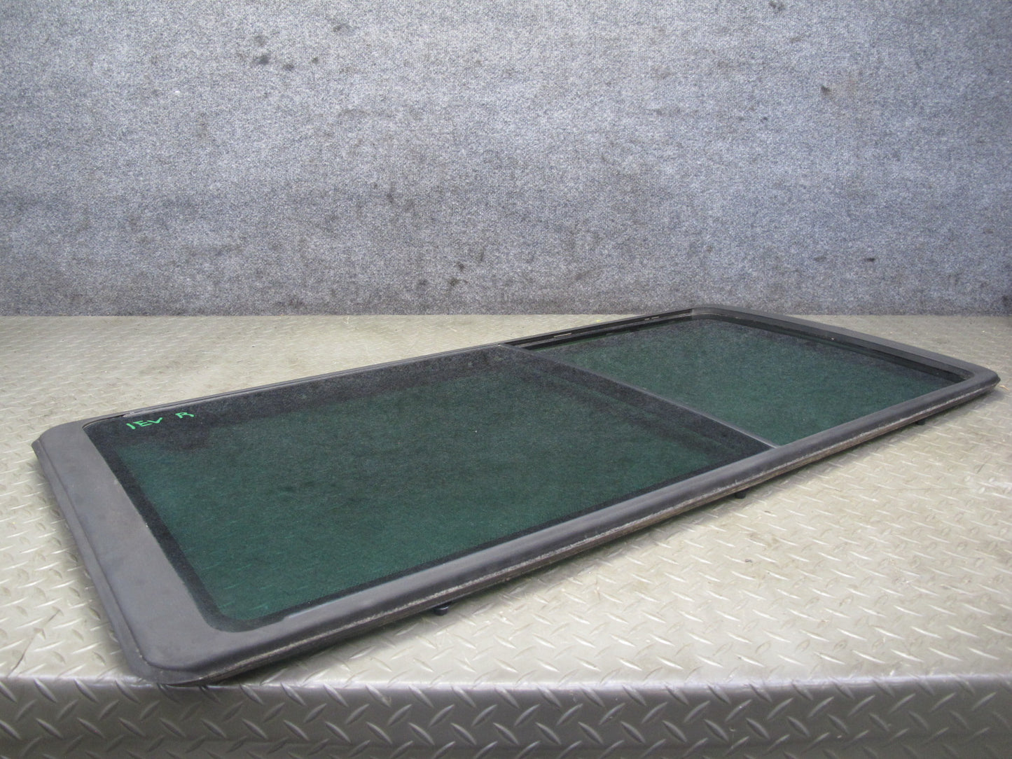 01-03 VW Eurovan T4 Center Middle Right Movable Glass Window OEM