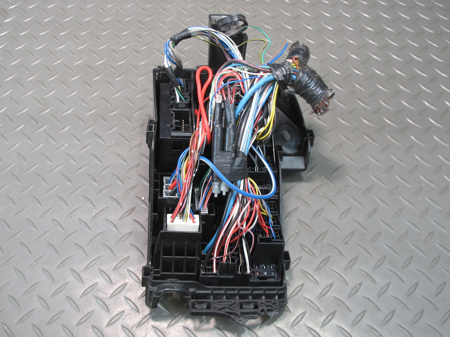 10-11 Lexus IS350 IS250 Convertible Engine Bay Power Fuse Junction Box OEM