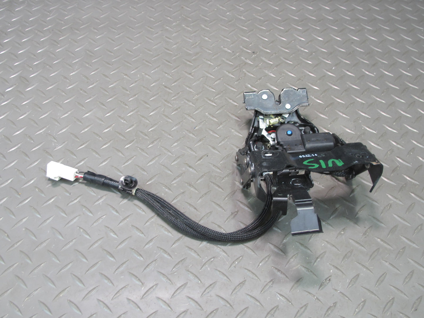 10-13 Lexus IS350 IS250 Convertible Rear Trunk Lid Lock Latch Actuator OEM