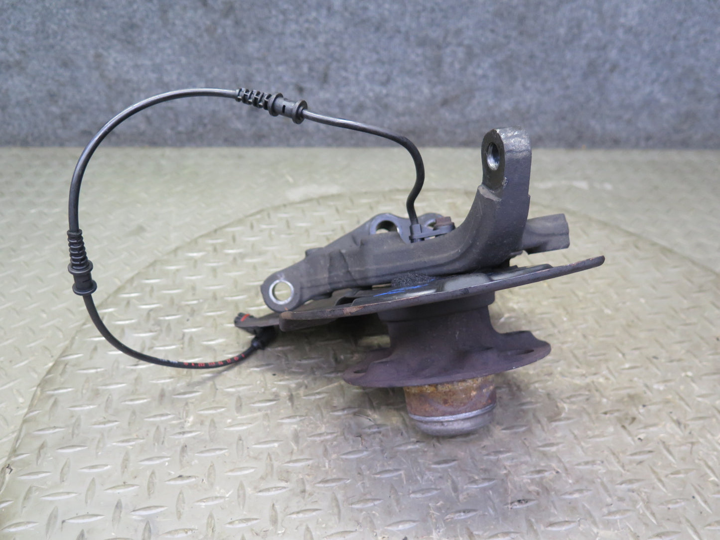 05-11 Mercedes R171 Slk-class Front Left Spindle Knuckle Wheel Hub Bearing OEM