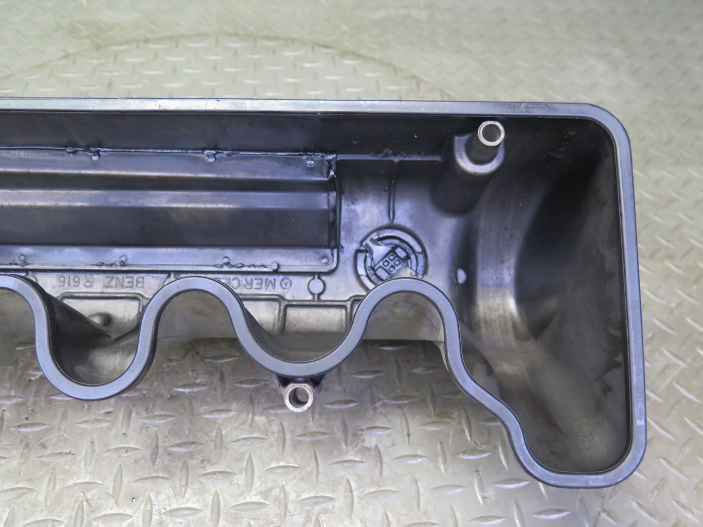 82-83 Mercedes W123 240D OM616.912 Diesel Engine Cylinder Head Valve Cover OEM