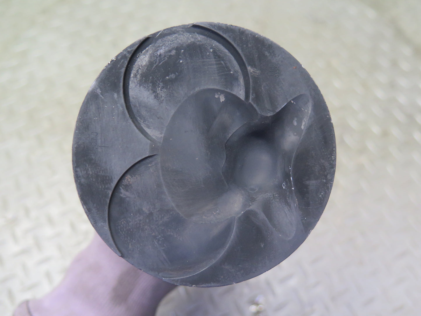 81-83 Mercedes W123 240D OM616 Diesel Set of 4 Engine Piston Connecting Rod OEM