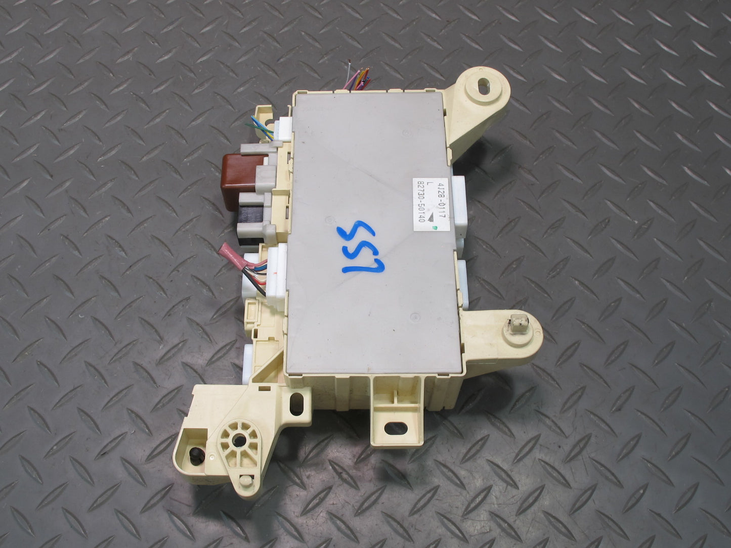 04-06 Lexus UCF30L LS430 Front Right Fuse Relay Junction Box Module OEM