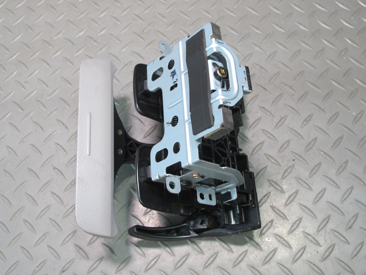 01-06 Lexus UCF30L LS430 Front Center Console CUP Holder Assembly OEM