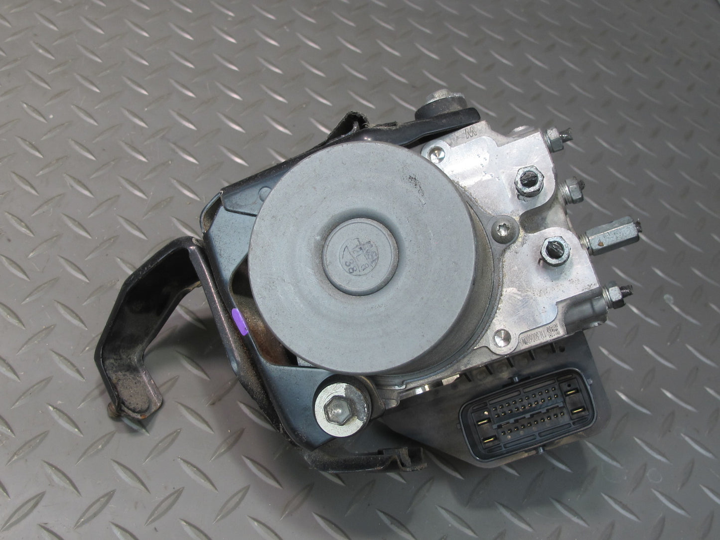 2010 Lexus GSE20L IS250 RWD Convertible Anti Lock Brake ABS Pump Module Unit OEM