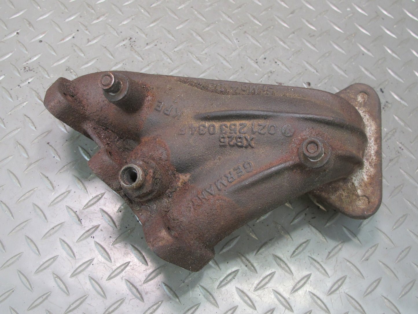 99-00 VW Eurovan T4 2.8L AES Set of 2 Engine Exhaust Manifold OEM