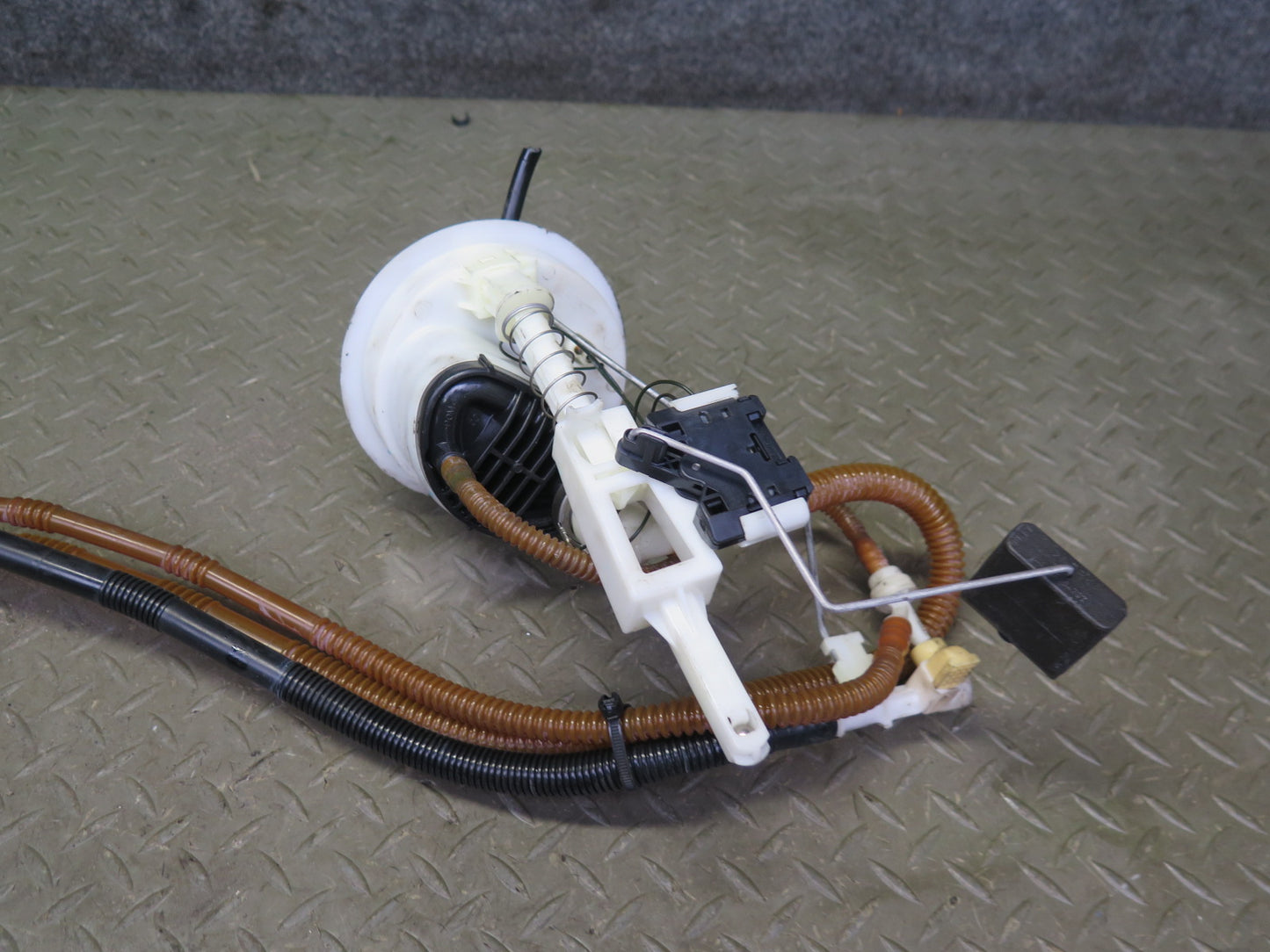 07-13 BMW E90 E92 E93 335i N55 Set of 2 Fuel Pump Level Sensor Sending Unit OEM
